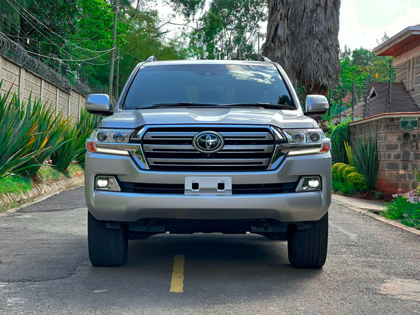 Toyota Landcruiser Blue cross